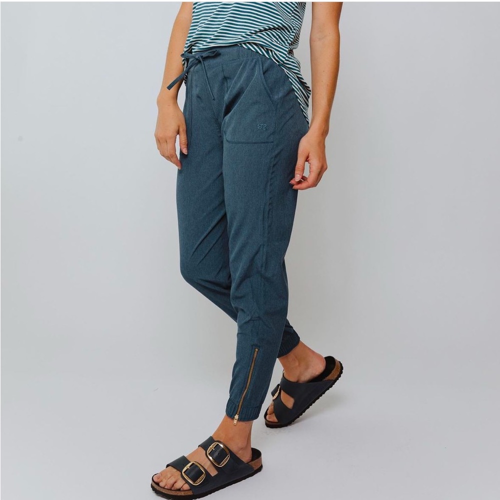 Albion Jetsetter Joggers Women Size M Petite in Dark Chambray Blue